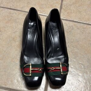 Gucci Black Leather classic heels